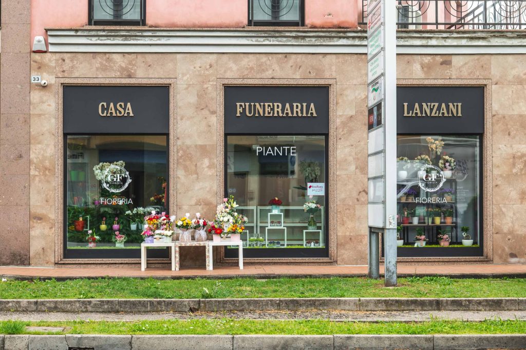 ONORANZE FUNEBRI LANZANI ADDOBBI FLOREALI FUNEBRI